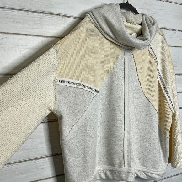 POL Cowl Neck Pullover Cream Gray Oversized Bling Size Small - Picture 5 of 9